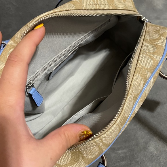 ❌SOLD❌ NWOT Coach Signature Peyton Shoulder Purse! - Picture 7 of 8